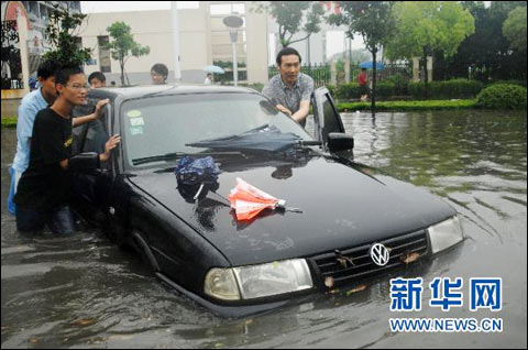 暴雨襲揚(yáng)州（組圖）