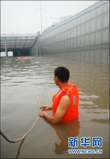 暴雨襲揚(yáng)州（組圖）