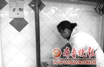 家家悅超市金溝寨店，新鮮雞蛋的價(jià)格是3.9元/斤?！±顖@園 攝