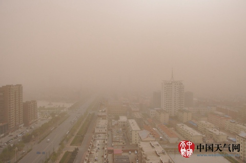 江南華南迎較強降雨 內(nèi)蒙古等地沙塵持續(xù)