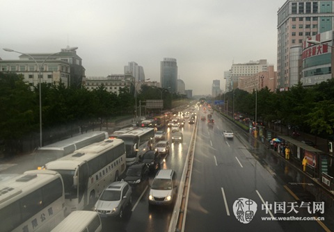 云南華南有大到暴雨 新疆今年來最強(qiáng)高溫來襲